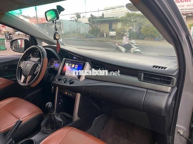 Toyota Innova 2017 2.0E chất gia đình.