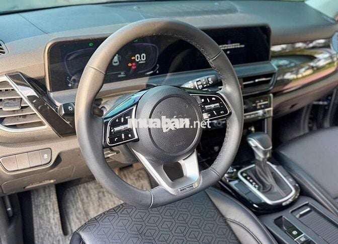 KIA Seltos Luxury 2025 Titan 10000 km