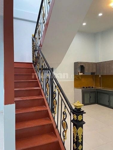 Cần bán nhà sổ hồng riêng ngang 6 dài 12.5, phường BHH B Bình Tân