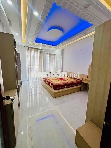 CHO THUÊ NHÀ MỚI DT 180m2 1TRỆT 2LẦU 3PN 2WC HẺM XE TẢI SÂN XE MÁY