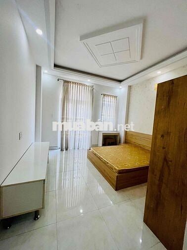 CHO THUÊ NHÀ MỚI DT 180m2 1TRỆT 2LẦU 3PN 2WC HẺM XE TẢI SÂN XE MÁY