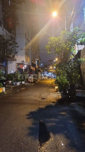 "Cỗ Máy In Tiền" 10.7 Tỷ: Nhà Hẻm Xe Tải, Đang Cho Thuê 3PN, LN Cao