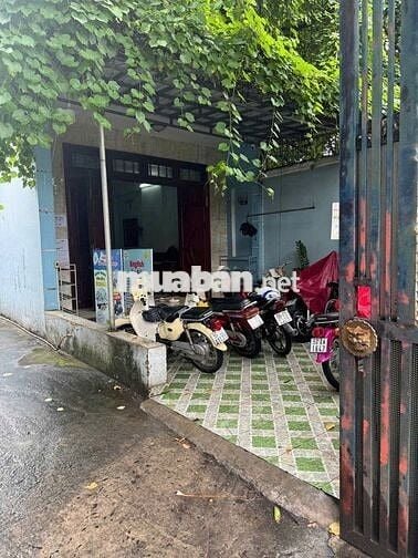 Nhà 2 tầng gần trường Đào Sơn Tây phù hợp gia đình, văn phòng, dạy học