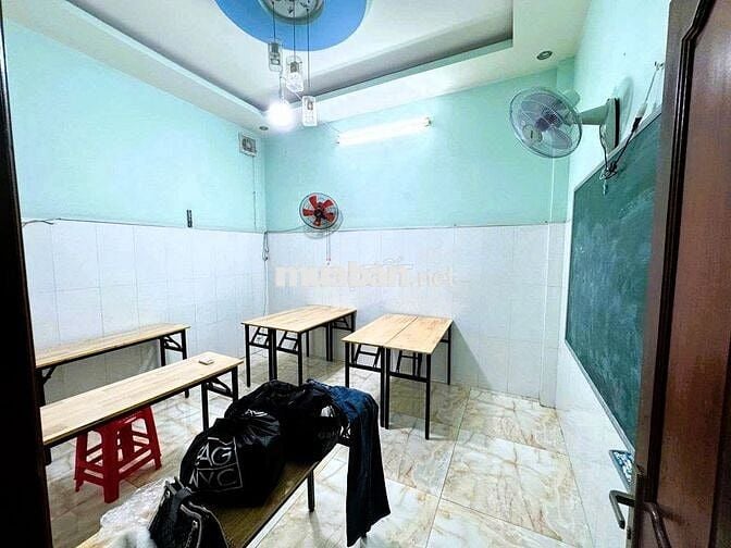 Nhà 2 tầng gần trường Đào Sơn Tây phù hợp gia đình, văn phòng, dạy học