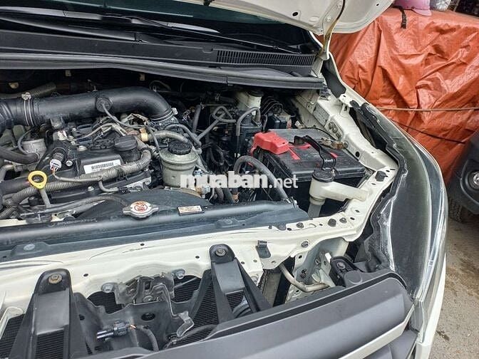 Toyota Innova 2.0E Trắng 172345 km