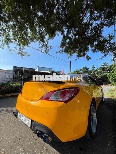 Hyundai Genesis 2009 Vàng