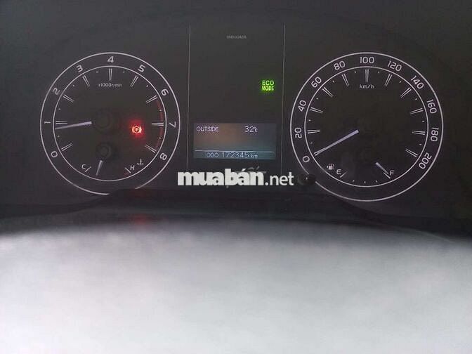 Toyota Innova 2.0E Trắng 172345 km