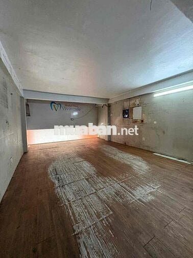 Nhà nguyên căn GÓC 2 MẶT TIỀN - Giá siêu tốt 1054 Cách Mạng Tháng 8 -