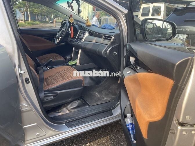 Toyota Innova 2016 2.0G Bạc 66.000 km