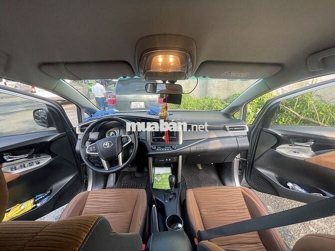 Toyota Innova 2016 2.0G Bạc 66.000 km