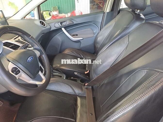 Ford Fiesta ghi vàng,122371 km