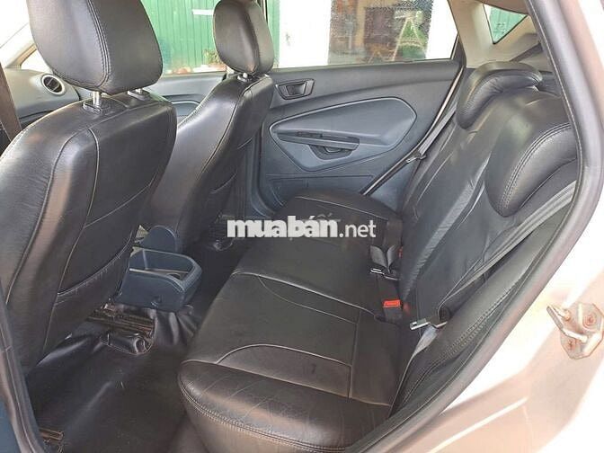 Ford Fiesta ghi vàng,122371 km