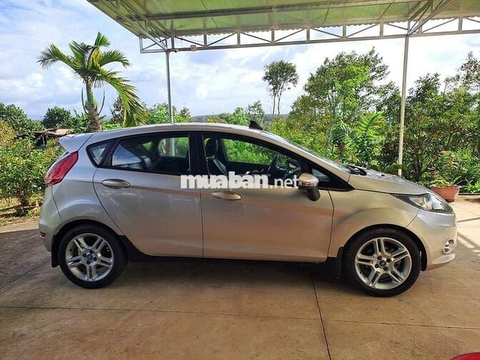 Ford Fiesta ghi vàng,122371 km