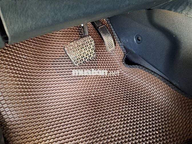 Ford Fiesta ghi vàng,122371 km