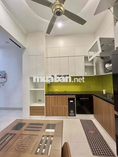 Bán gấp nhà Hoàng Văn Thái, 45m2, ô tô đỗ cổng, nhà đẹp đủ nội thất