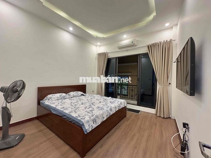 Bán gấp nhà Hoàng Văn Thái, 45m2, ô tô đỗ cổng, nhà đẹp đủ nội thất