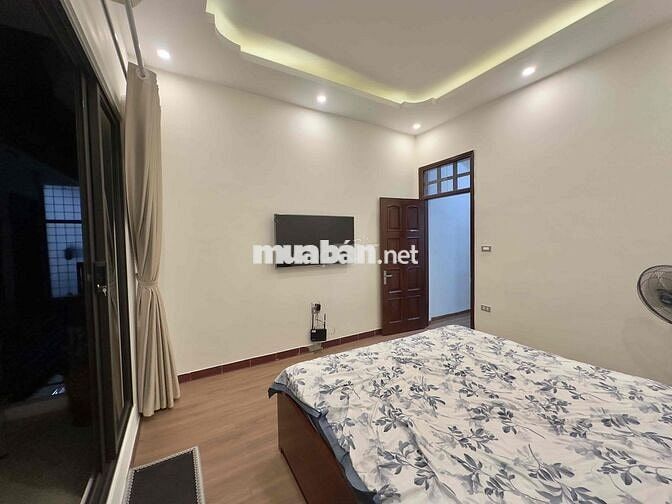 Bán gấp nhà Hoàng Văn Thái, 45m2, ô tô đỗ cổng, nhà đẹp đủ nội thất