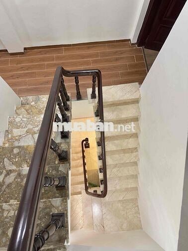 Bán gấp nhà Hoàng Văn Thái, 45m2, ô tô đỗ cổng, nhà đẹp đủ nội thất