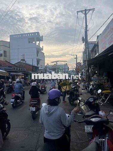 Nhà mặt tiền 5x30 vị trí Kinh doanh buôn bán tấp nập 6ty5