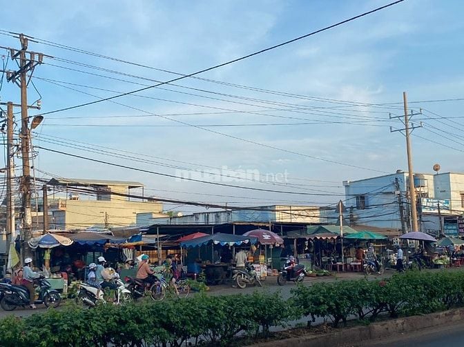 KẸT TIỀN BÁN MẢNH 2002m2 SỔ RIÊNG, GIÁ 180 TRIỆU, GẦN TRƯỜNG CHỢ KCN