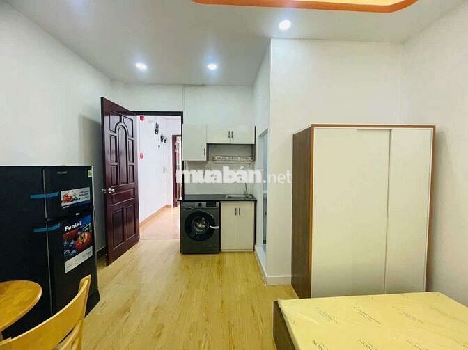 Phòng chỉ 5 triệu có máy giặt riêng và 2 cửa sổ trời ngay XVNT