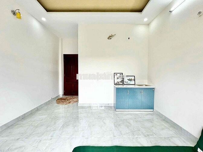 Phòng đẹp như mới – có kệ bếp, sàn gạch bóng, view thoáng