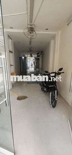 Nhà 4 PN mặt tiền trung tâm Phú Nhuận giá chỉ 18tr