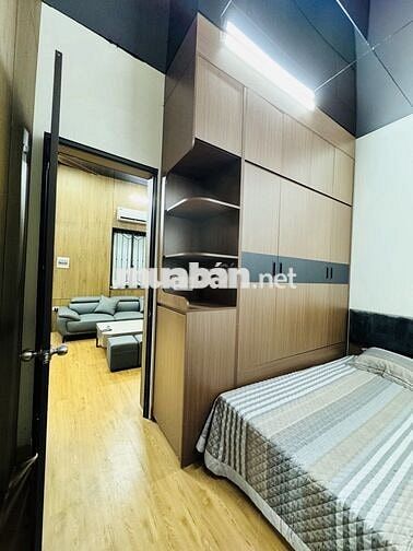 Ngay sát mặt giải phóng thuận tiện đi lại mà giá rẻ