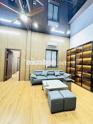 Ngay sát mặt giải phóng thuận tiện đi lại mà giá rẻ