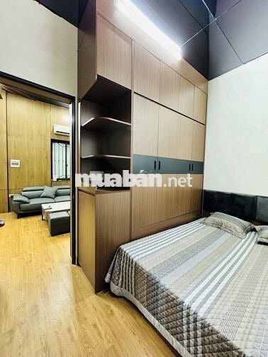 Ngay sát mặt giải phóng thuận tiện đi lại mà giá rẻ