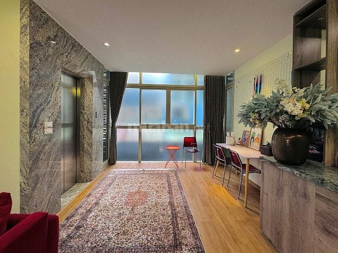 Cho thuê căn hộ 2 ngủ 2 vệ sinh, rộng 80m2 trên phố Nghi Tàm