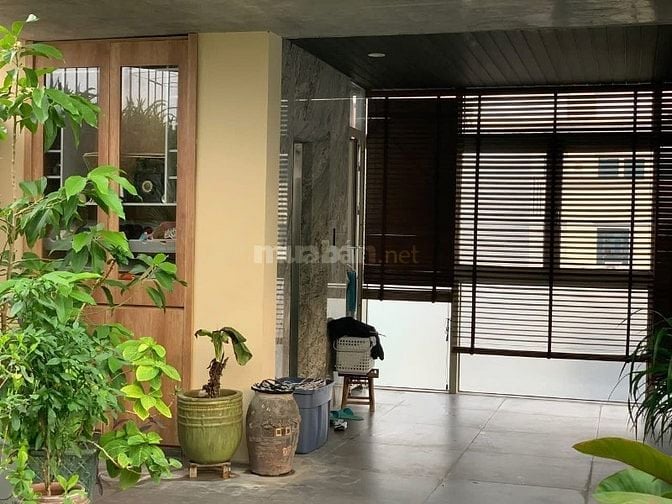 Cho thuê căn hộ 2 ngủ 2 vệ sinh, rộng 80m2 trên phố Nghi Tàm