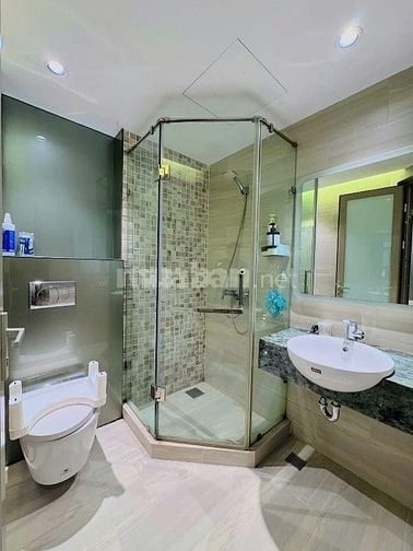 Cho thuê căn hộ 2 ngủ 2 vệ sinh, rộng 80m2 trên phố Nghi Tàm
