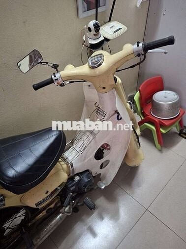 Honda Super Cub 50 Vàng kem