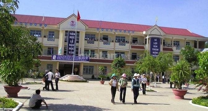 KẸT TIỀN BÁN MẢNH 2002m2 SỔ RIÊNG, GIÁ 180 TRIỆU, GẦN TRƯỜNG CHỢ KCN