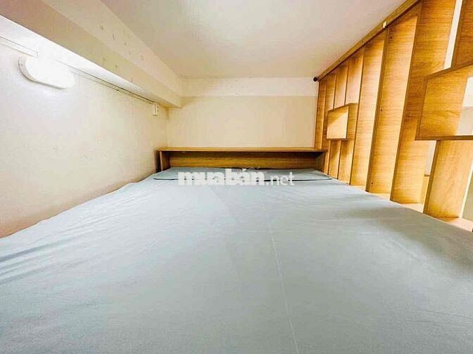 CĂN HỘ GÁC LỬNG CỬA SỔ THOÁNG MÁT NGAY TRƯƠNG CÔNG ĐỊNH GẦN K300