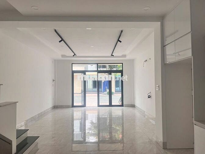 Bán nhà phố 1 trệt 2 lầu + sân vườn tại Lavela Garden – Bình Chuẩn