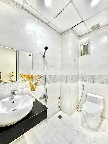 CHO THUÊ CĂN HỘ BAN CÔNG CỰC SÁNG GẦN VÒNG XOAY DÂN CHỦ-GIÁ SIÊU HỜI