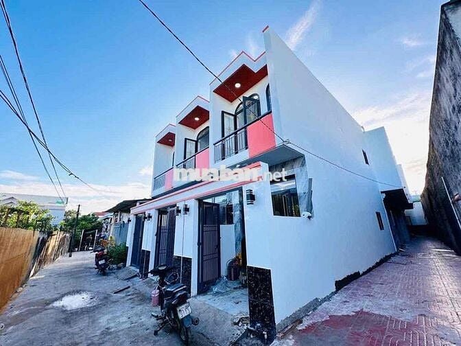 NHÀ PHỐ MỚI XÂY – 1 TRỆT 1 LẦU-CÁCH QL50 20m