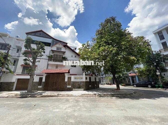 Khu biệt thự biệt lập. Víp nhất Hốc Môn. Có cổng bảo vệ, an ninh tốt!