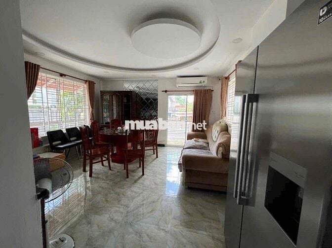 Khu biệt thự biệt lập. Víp nhất Hốc Môn. Có cổng bảo vệ, an ninh tốt!