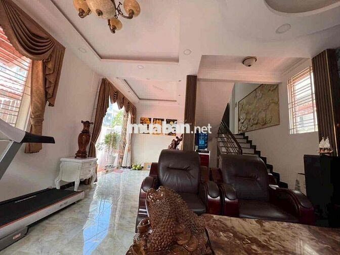 Khu biệt thự biệt lập. Víp nhất Hốc Môn. Có cổng bảo vệ, an ninh tốt!