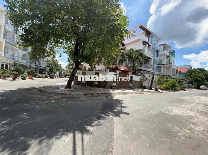 Khu biệt thự biệt lập. Víp nhất Hốc Môn. Có cổng bảo vệ, an ninh tốt!