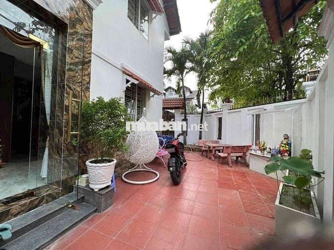 Khu biệt thự biệt lập. Víp nhất Hốc Môn. Có cổng bảo vệ, an ninh tốt!