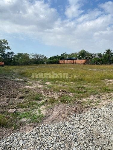 Hơn 1400m2 đường bê tông thông. Có thổ. 850tr 