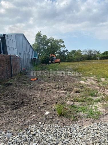 Hơn 1400m2 đường bê tông thông. Có thổ. 850tr 