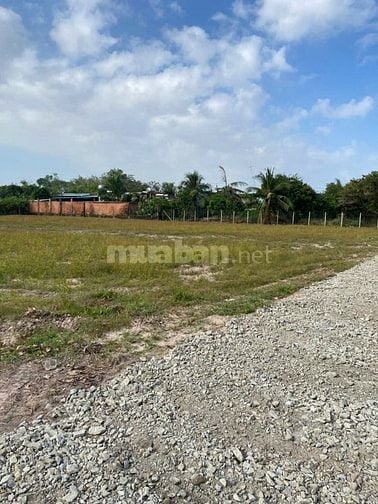 Hơn 1400m2 đường bê tông thông. Có thổ. 850tr 