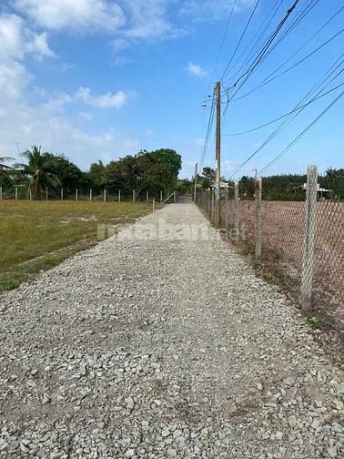 Hơn 1400m2 đường bê tông thông. Có thổ. 850tr 