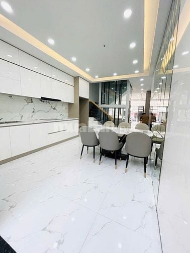 Nhà mới đẹp có thang máy MT đường 51 p.Tân Hưng full nội thất ở kiềng 