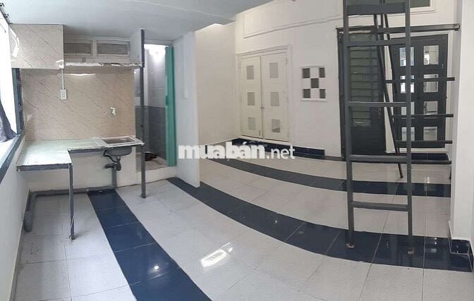 Phòng 45m2 có gác. Cửa sổ lớn. 5p tới Lotte Nguyễn Văn Lượng